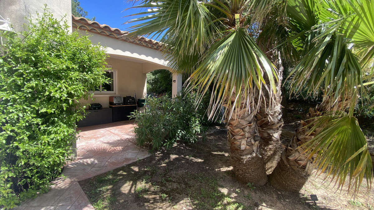 A vendre   Villa T6 de 151 m2 avec piscine et garage   Moux - photo 19
