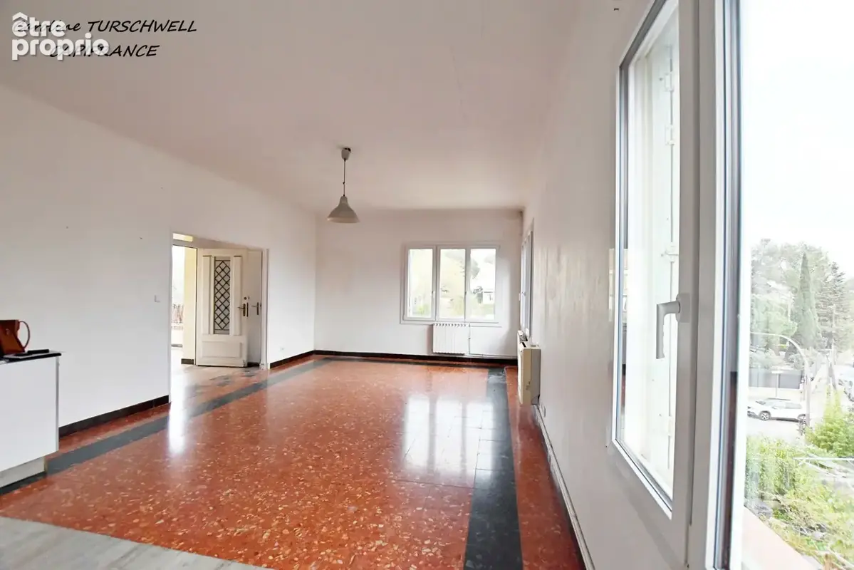 La seyne sur mer (83) - 1 maison de 2 appartements - 190m² - 1,5km du port - 3km des sablettes - photo 7