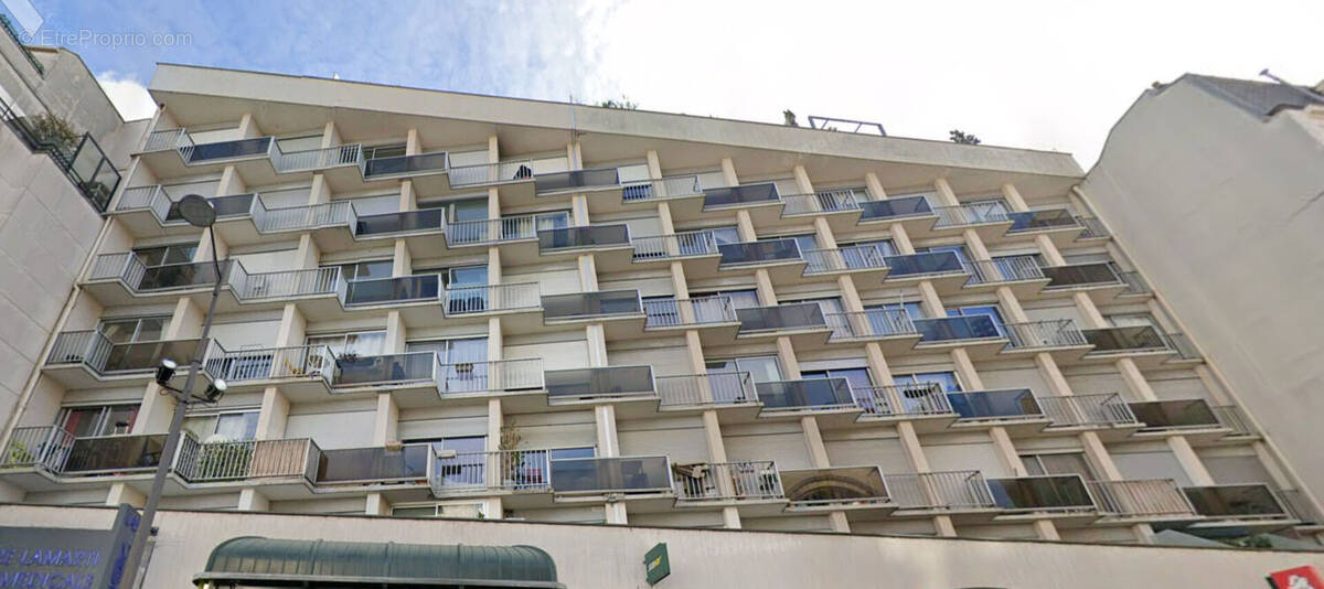 Appartement à PARIS-16E