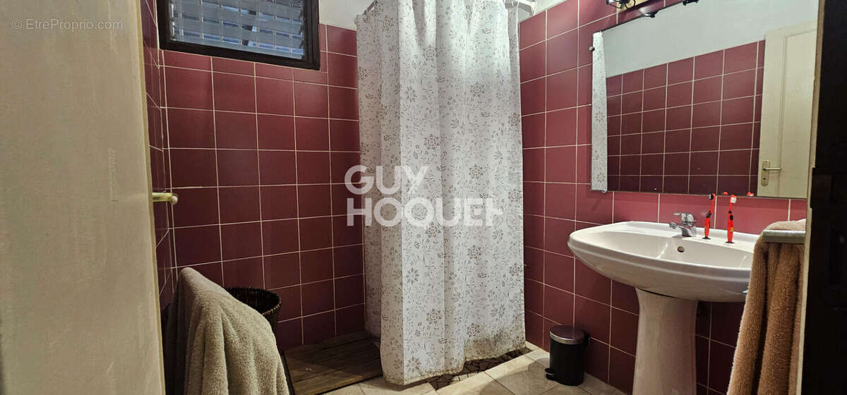 Maison à REMIRE-MONTJOLY