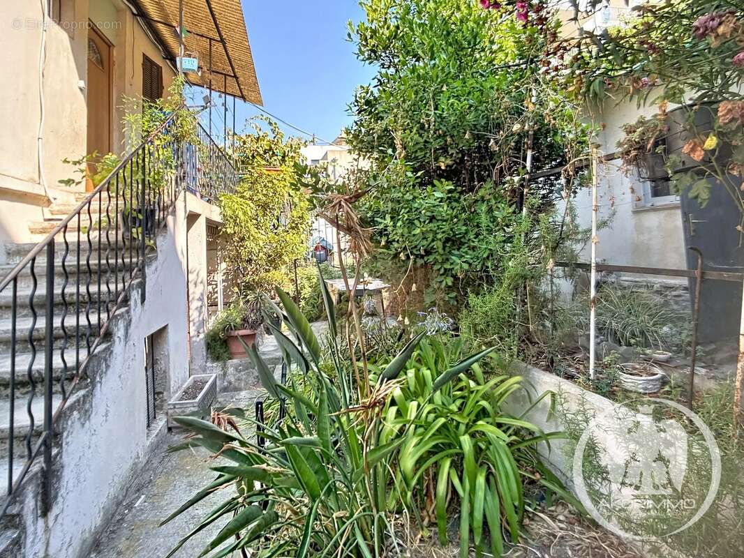 Appartement villa de 85 m² à Saint Sylvestre, Nice - photo 9