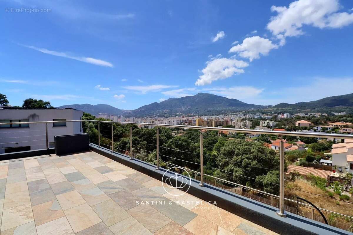 Villa contemporaine avec piscine et dépendance à Pietralba – Ajaccio - photo 9