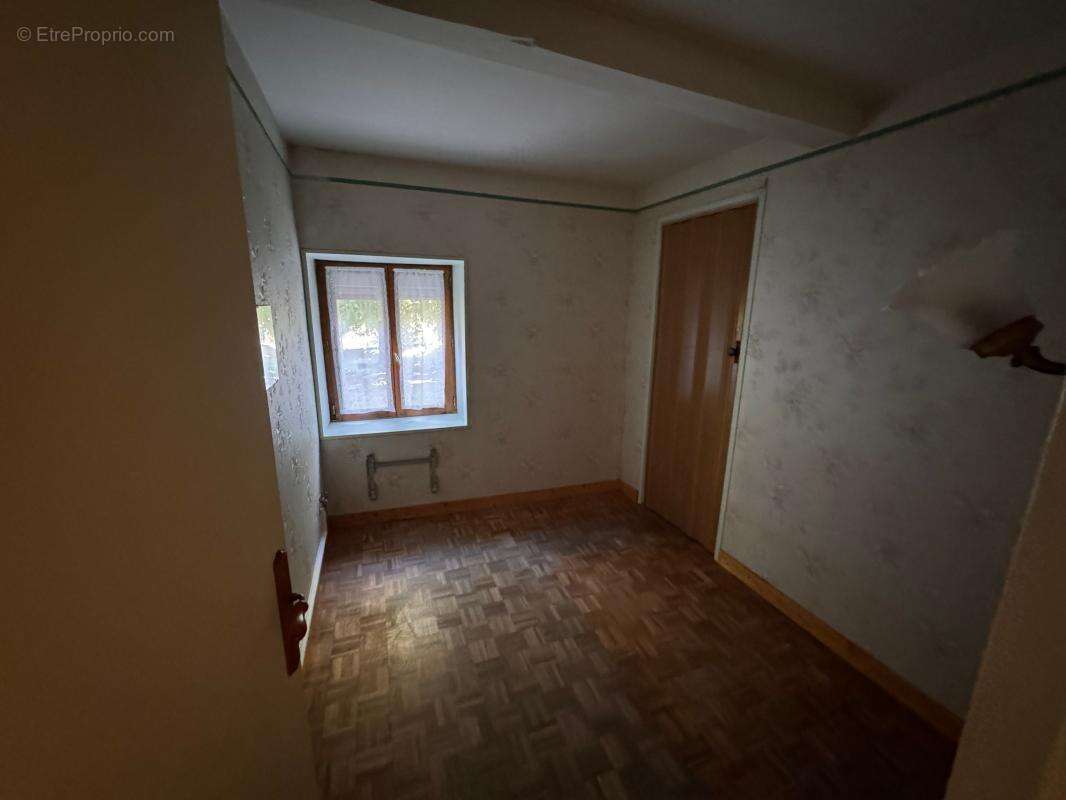 Maison à SAINT-ROMAIN-DE-JALIONAS