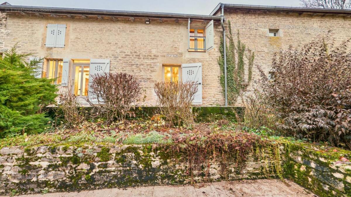 Maison à BRIAUCOURT