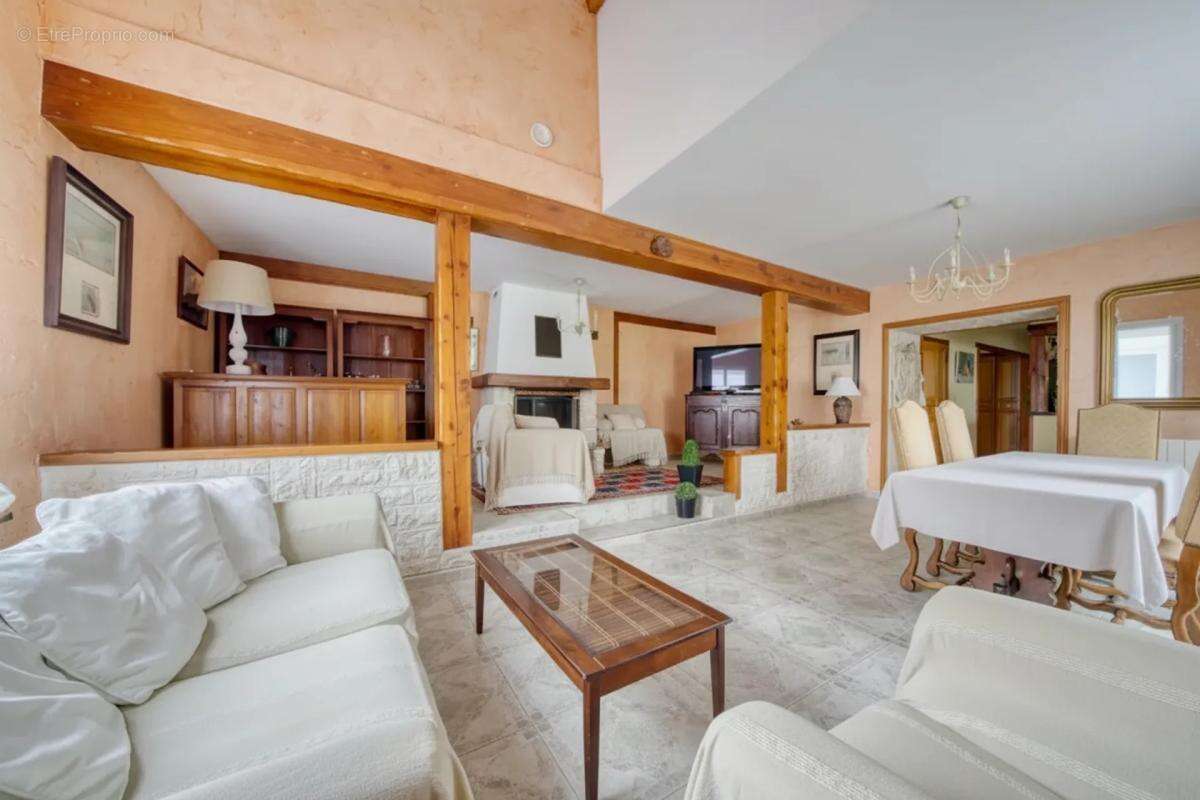 Maison à SAINT-JUST-LUZAC