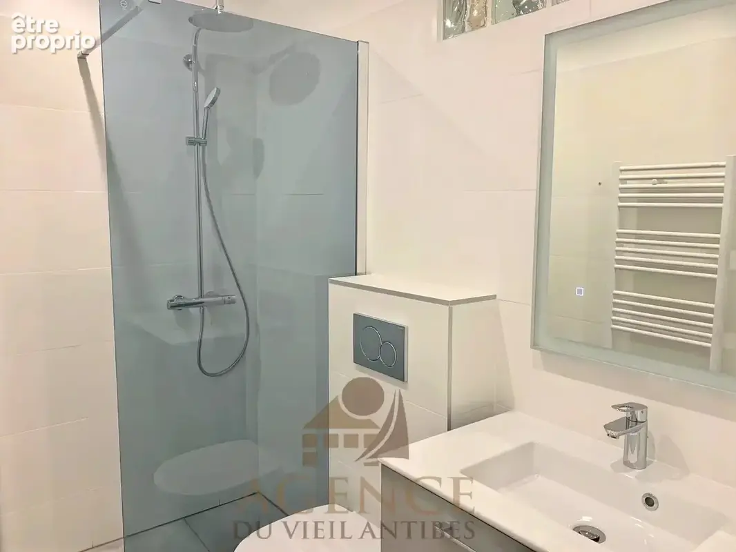 Vieil Antibes – Remparts  Charmant 2 pièces de 28 m² - photo 5