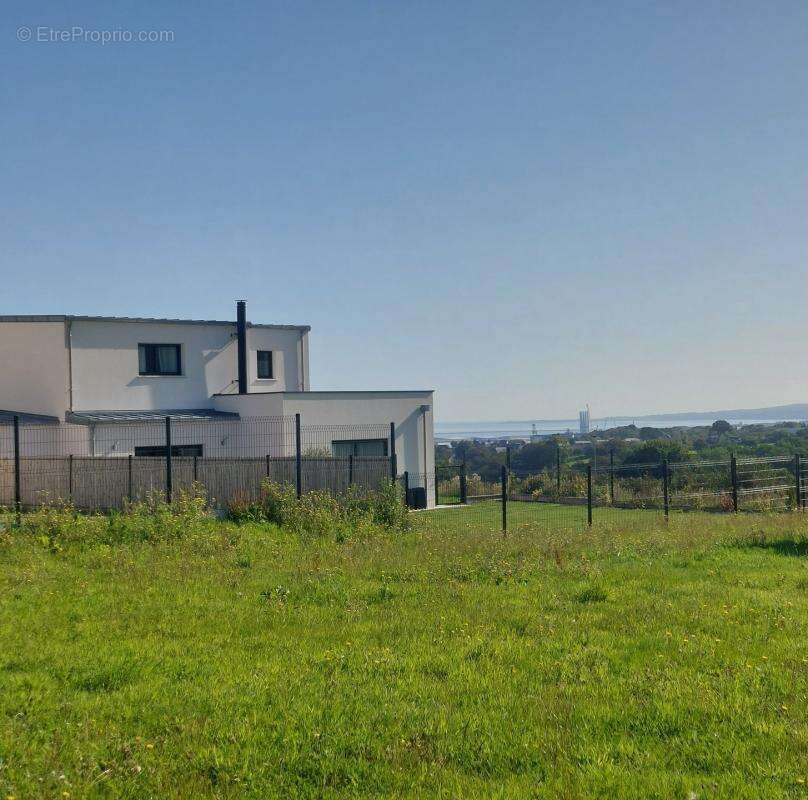 Terrain à CHERBOURG-OCTEVILLE