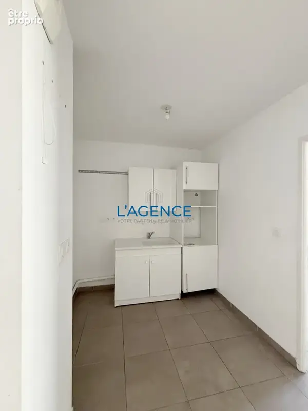 Appartement T2 de 47 m2 en étage avec ascenseur et terrasse au centre ville de Hyères - photo 3