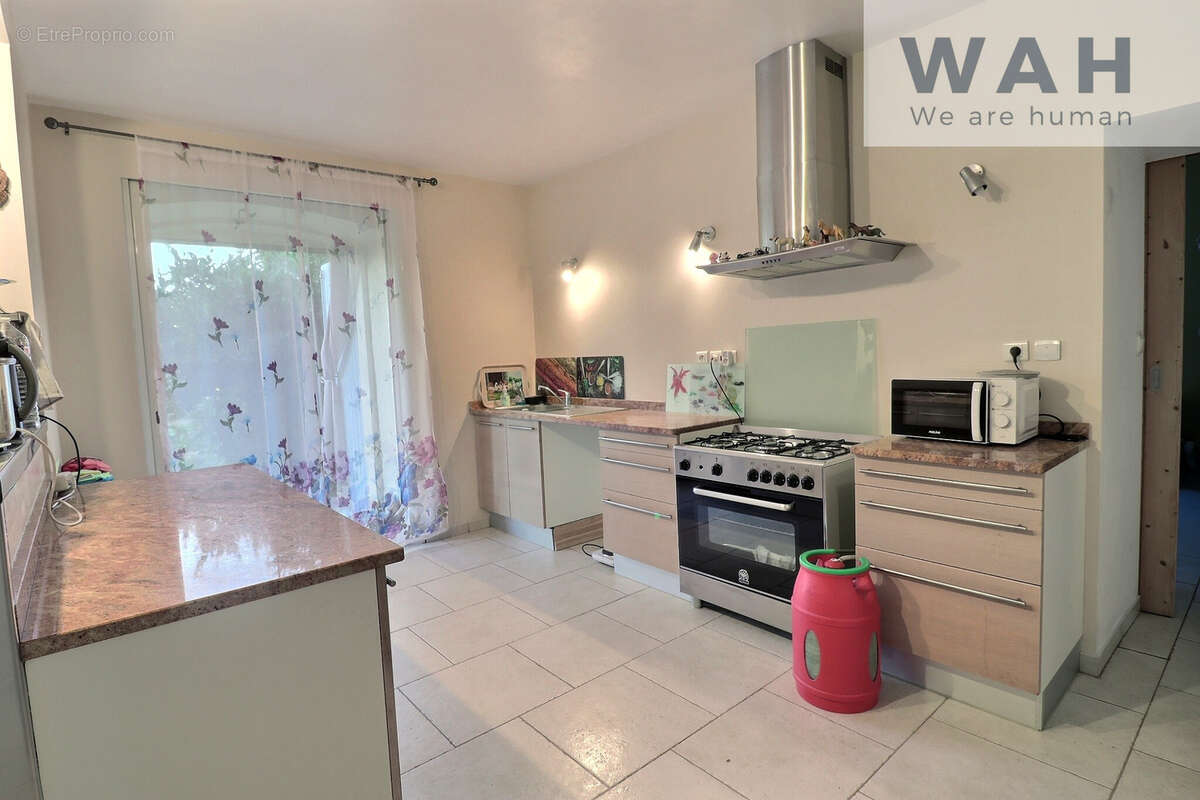 Vente mas de 200m2 et grange sur terrain de 711m2 et 4000m2 de terrain agricole - 34400 lunel - photo 7