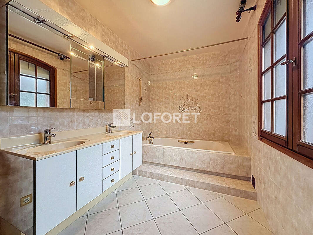 Maison à NOGENT-LE-PHAYE