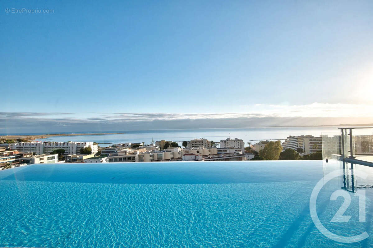 Appartement à SAINT-LAURENT-DU-VAR