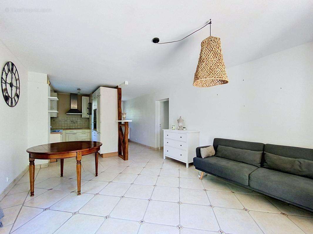 Appartement à VILLIERS-LE-BACLE