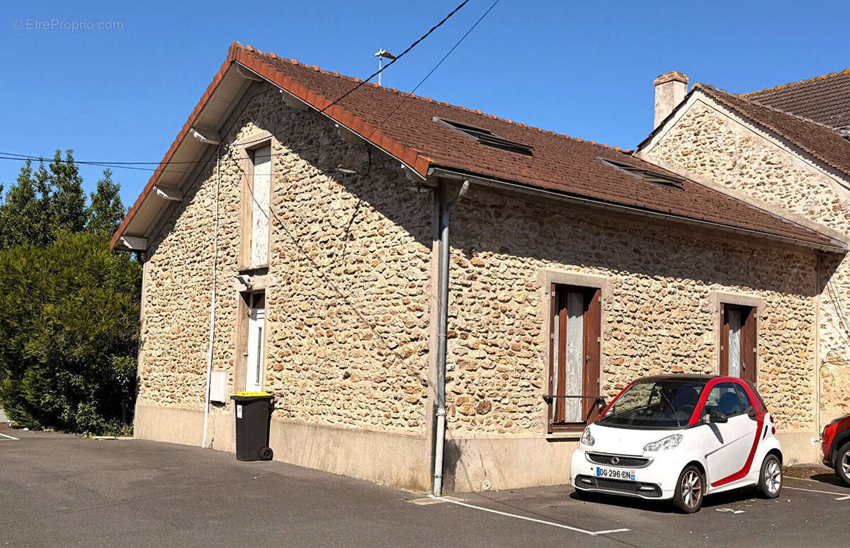 LIEUSAINT  - Charme de l'ancien et jardin exposé Sud Proche écoles et commerces - photo 7