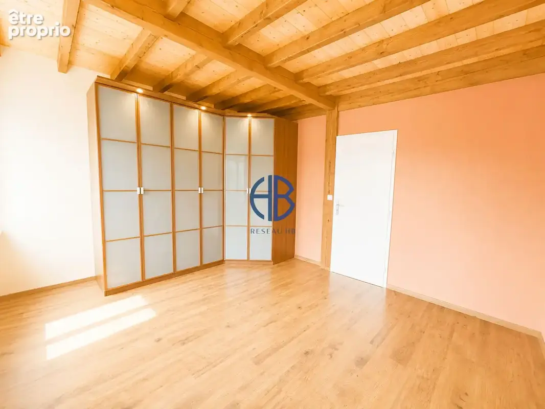 Charmante maison individuelle rénovée de 102,41 m² au coeur du village des Avenières - photo 9
