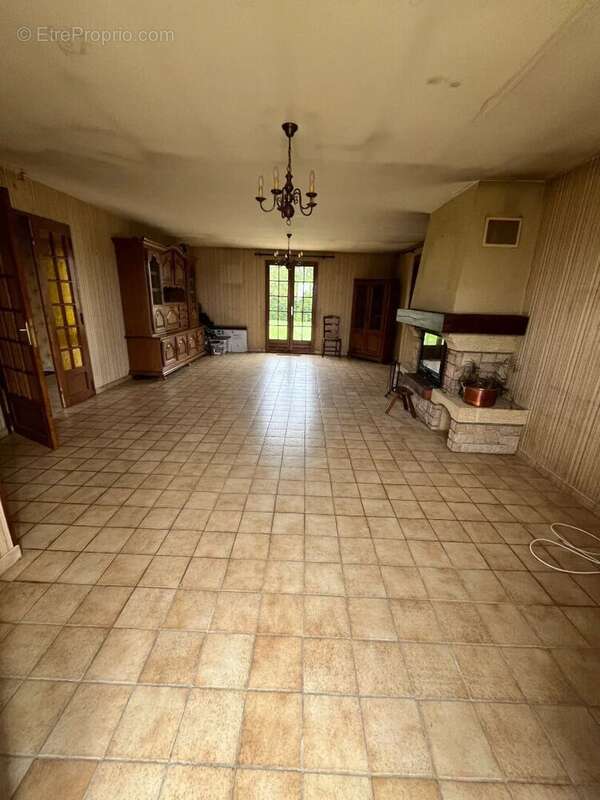 Maison à MONDONVILLE-SAINT-JEAN