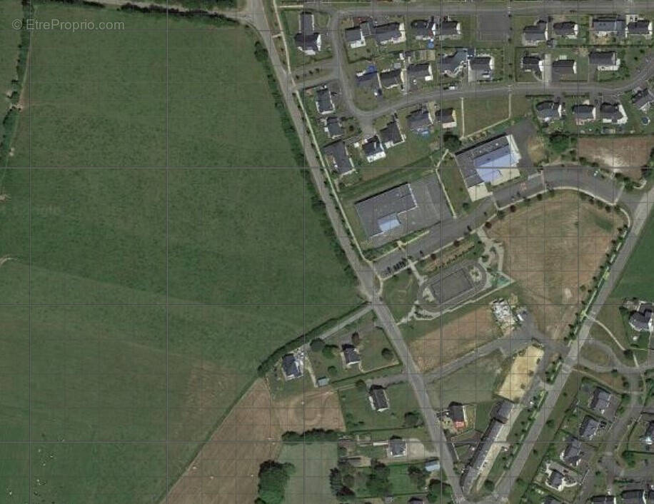 Terrain à SAINT-SAUVEUR-DES-LANDES