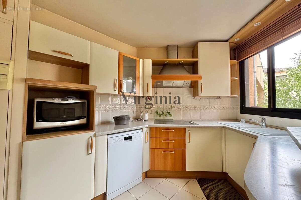 Appartement à CHARENTON-LE-PONT