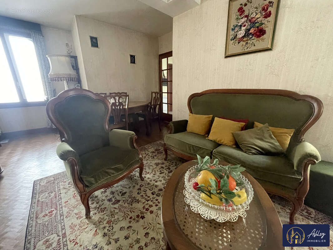 Appartement à RIOM-ES-MONTAGNES