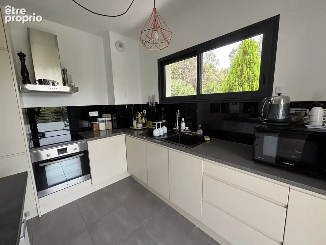 Appartement de 114m2 sur 2 niveaux  avec jardin aménagé dans résidence sécurisée avec piscine - photo 10