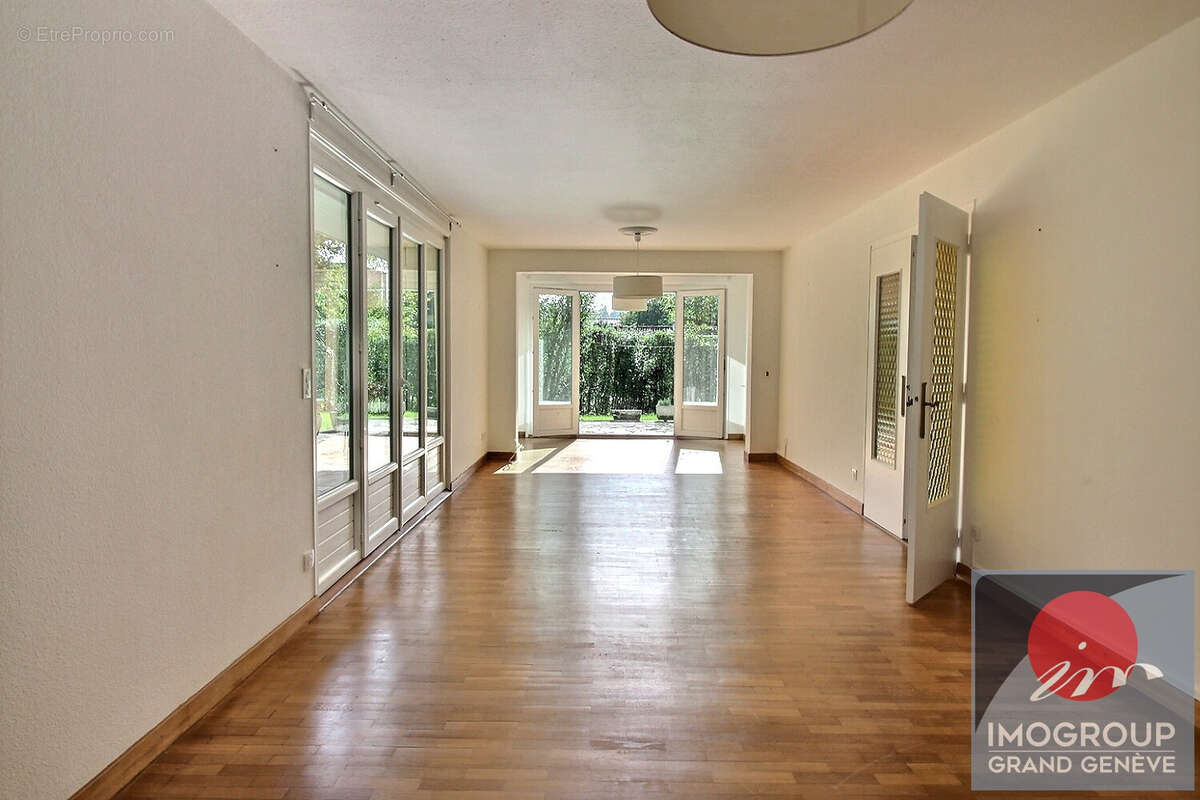 Maison à DIVONNE-LES-BAINS