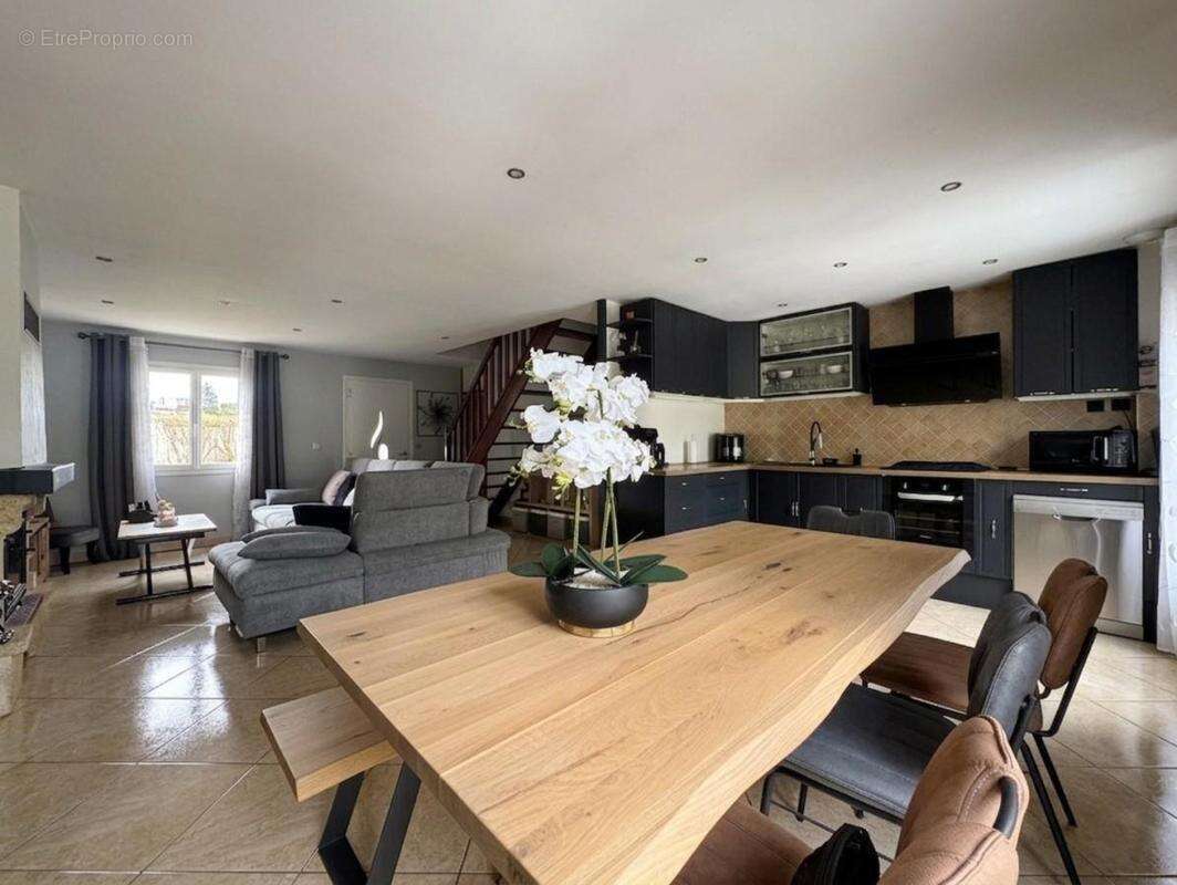 Maison à PONT-SUR-YONNE