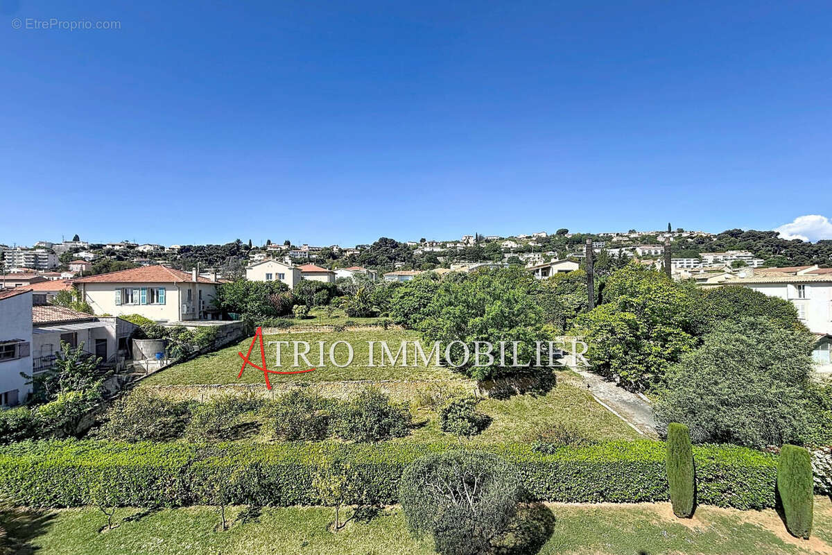 Appartement à SAINT-LAURENT-DU-VAR