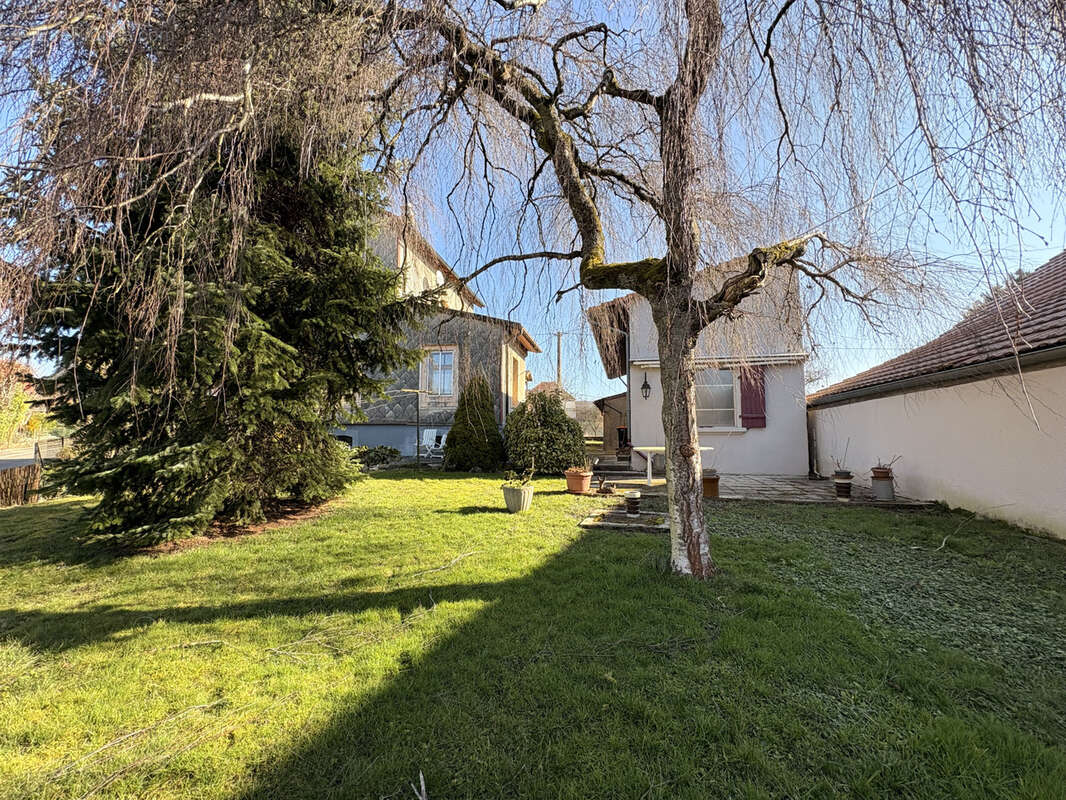 Maison à MONTREUX-VIEUX