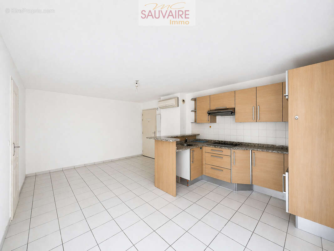 Appartement à SAINT-LAURENT-DE-LA-SALANQUE