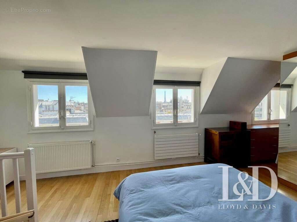 Appartement à PARIS-16E
