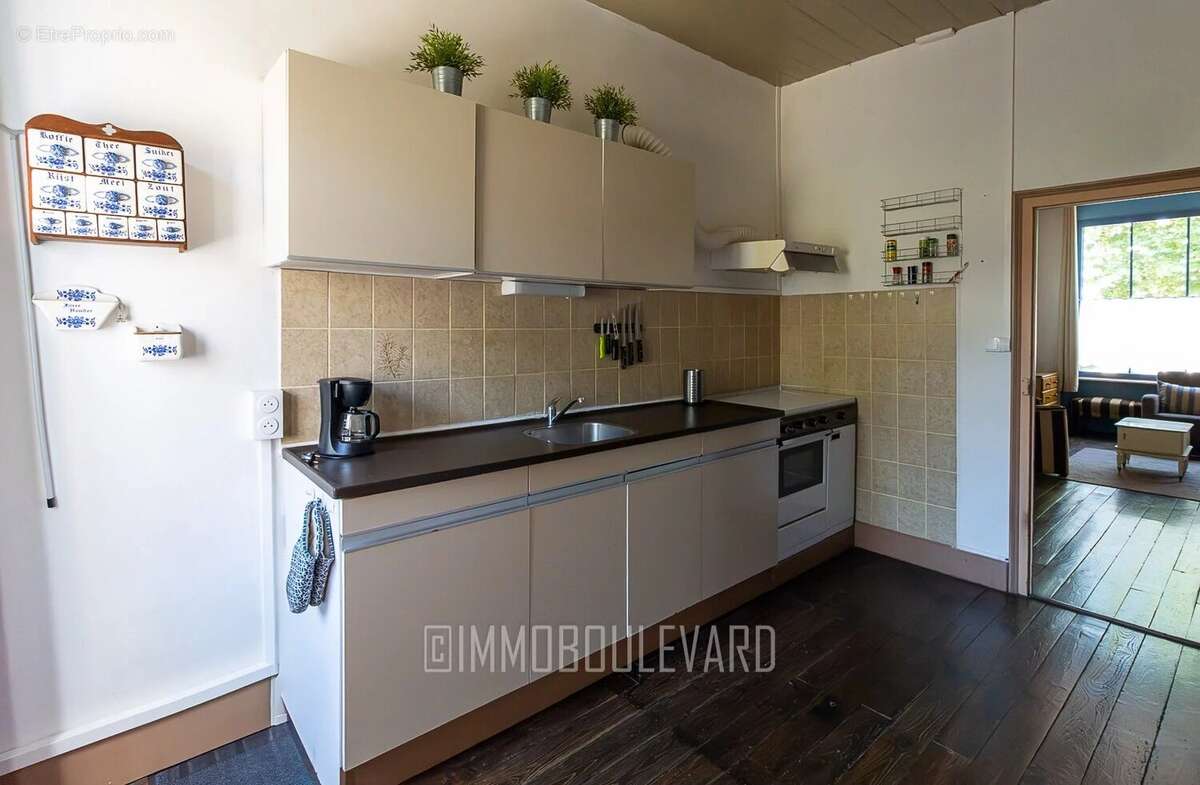 Maison avec jardin et garage à St. Maurice près Pionsat - photo 13