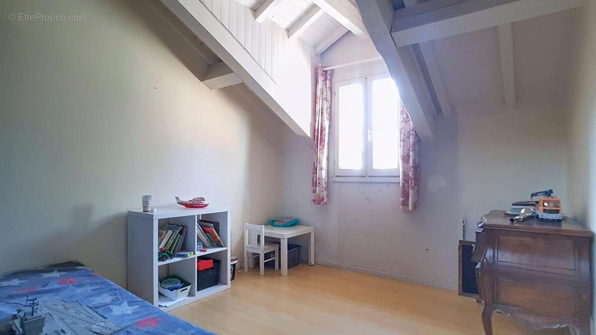 Maison à MOGNENEINS