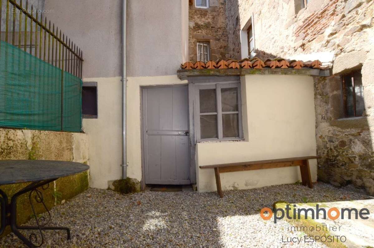  Opportunité Unique au Cœur du Village Historique de Confolens !  - photo 14