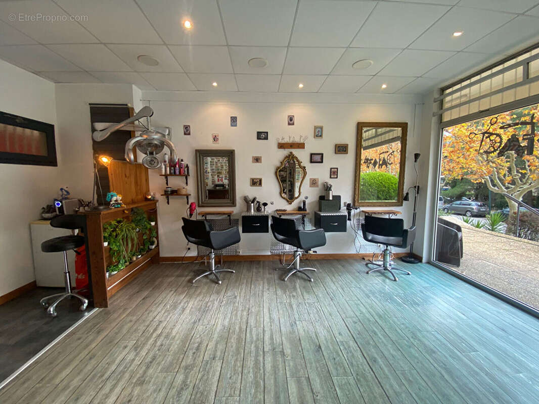 Commerce à CARNOUX-EN-PROVENCE