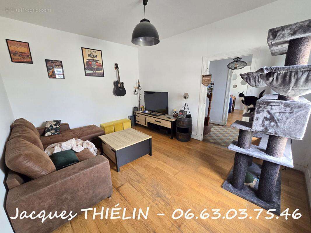 Maison à LONGUE-JUMELLES