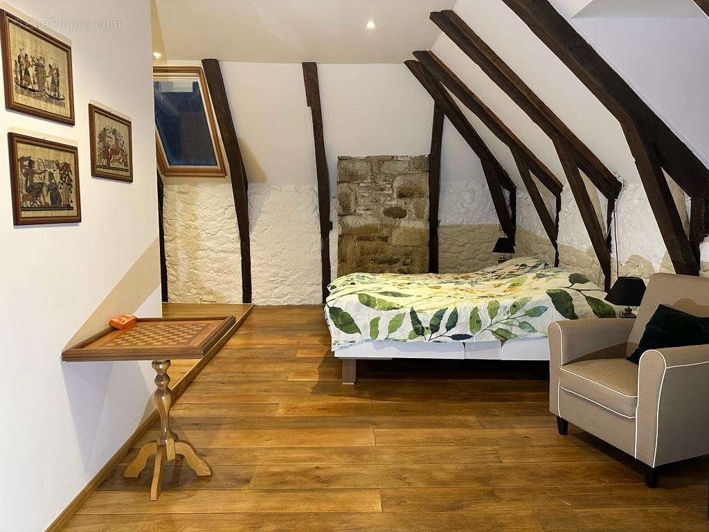 Maison à LA ROCHE-CANILLAC