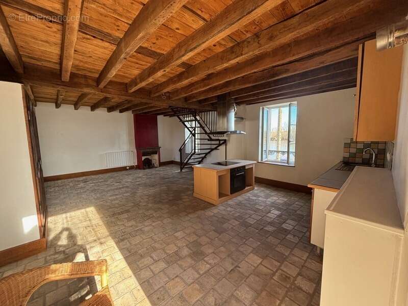 Appartement à MARSEILLES-LES-AUBIGNY