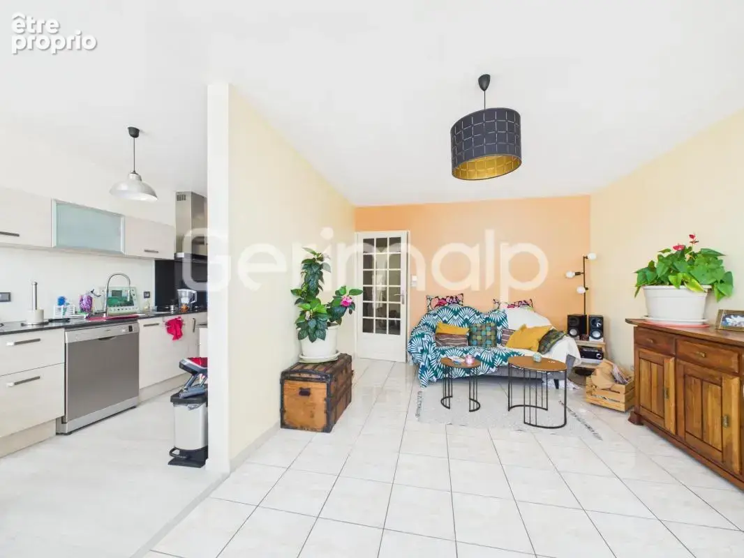 Vente - Appartement - 3 pièces + cuisine - 74,21 m² - 365 000 € - photo 4