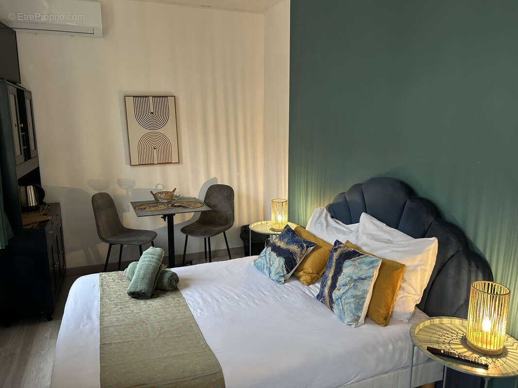 Commerce à MOUSTIERS-SAINTE-MARIE