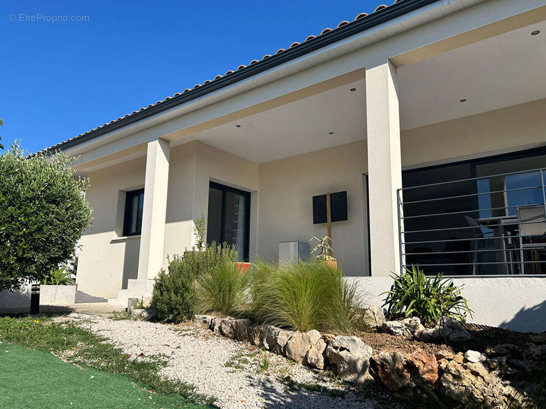 Maison à COMBAILLAUX