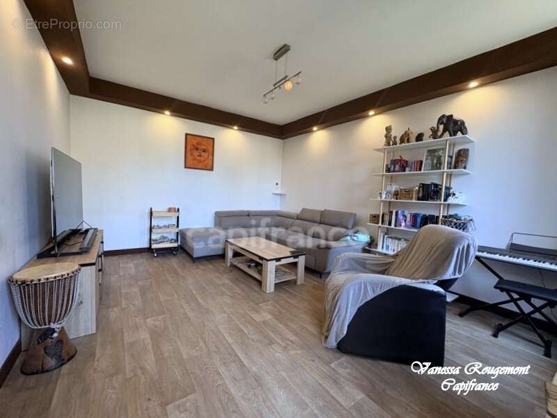 À vendre – Maison de village 4 chambres avec jardin, dépendances, grange et espace spa - photo 4