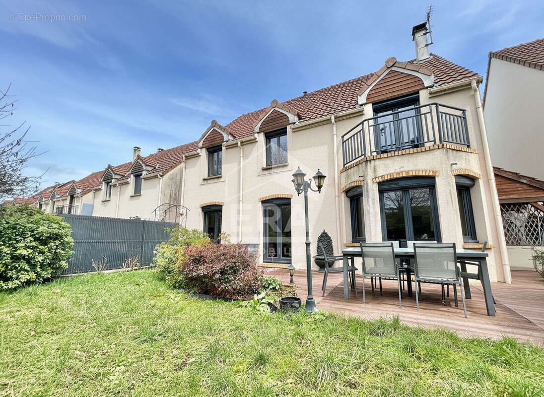 Maison à LA QUEUE-EN-BRIE