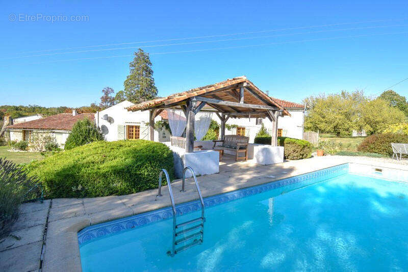 OVERVIEW - Maison à GENOUILLE