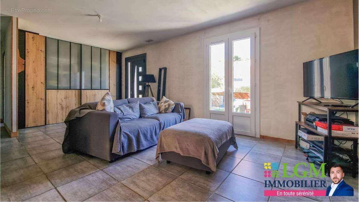 Maison à BELLEGARDE