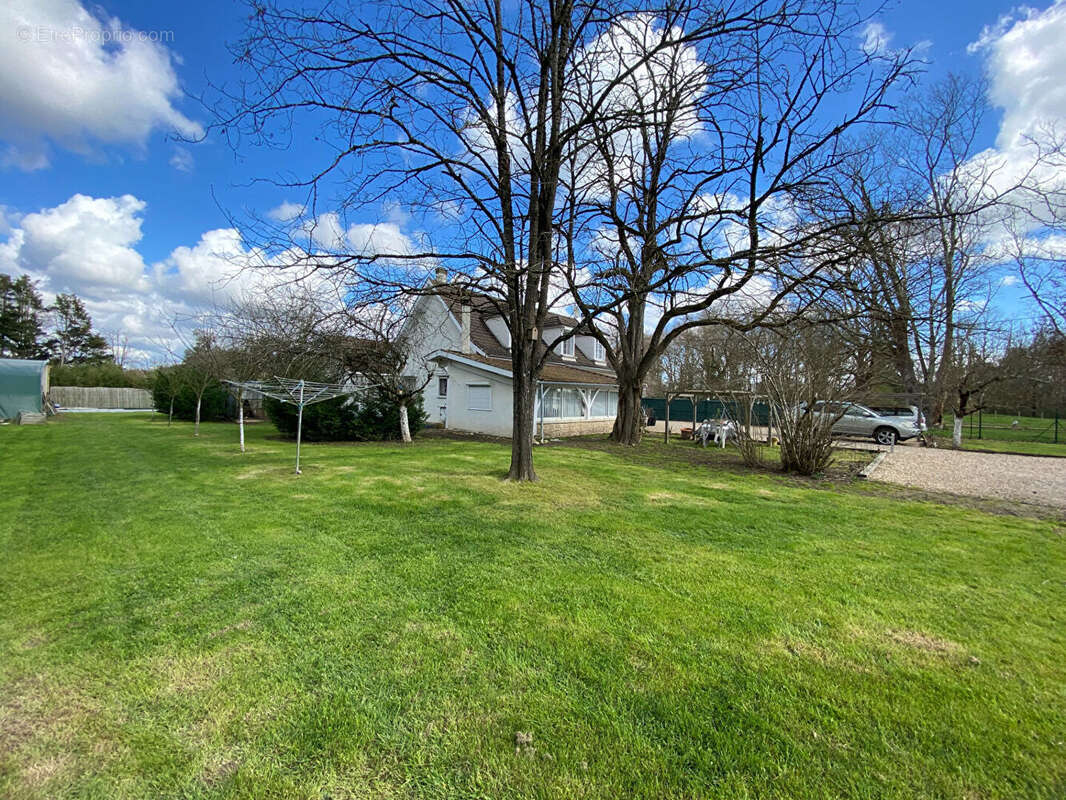 Maison à MOULIN-NEUF