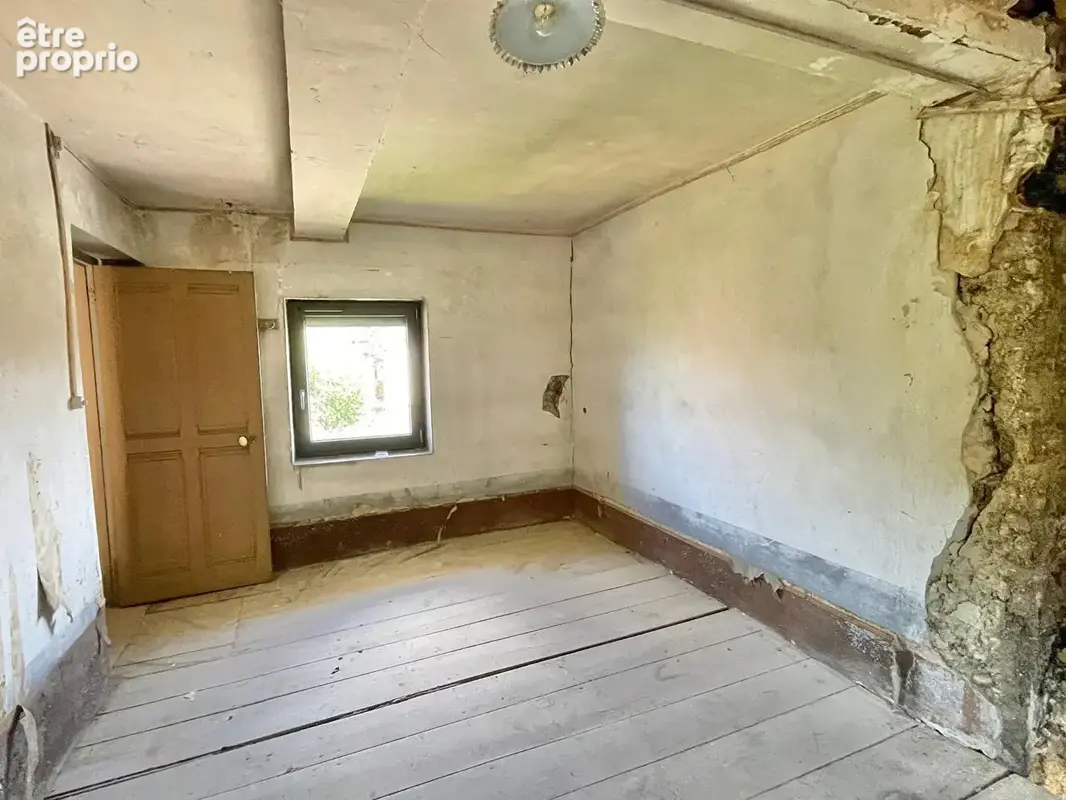 Maison de 90 m² à SAINT-CHEF (intérieur à rénover) - photo 10