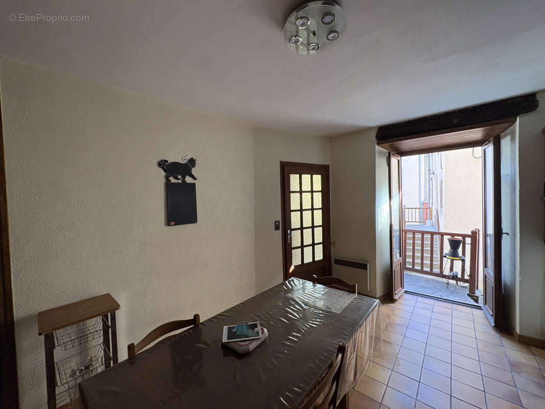 Ségur en Aveyron, Jolie maison au centre du village exploitée en gîte. - photo 5