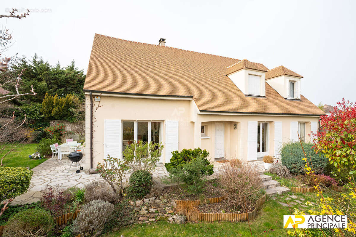 Maison à LE MESNIL-LE-ROI