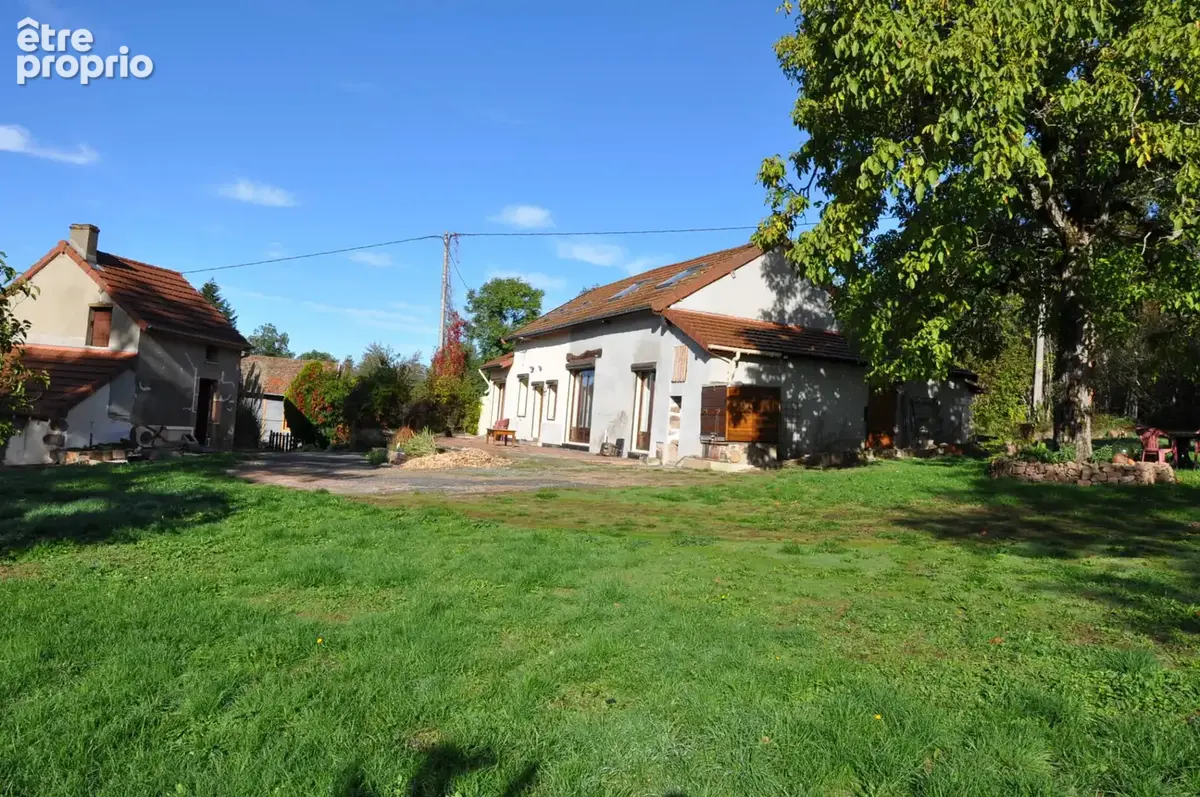 Charmante maison de campagne avec 2,5 hectares de prairie à Châtelus - photo 1