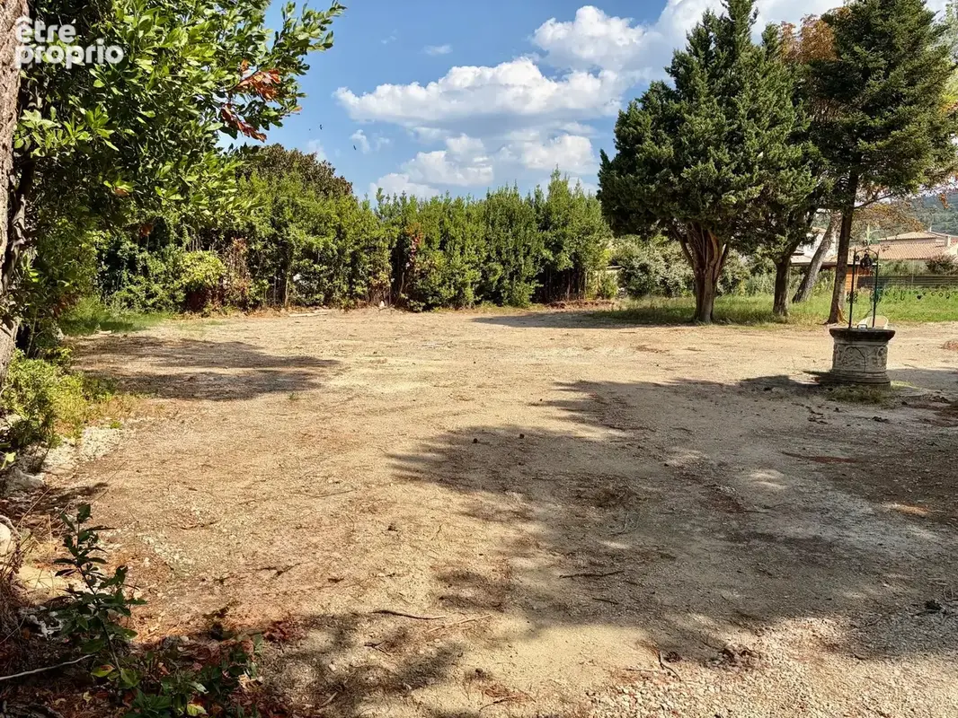 Eyguières   Terrain à bâtir viabilisé de 574 m2   Environnement résidentiel - photo 2