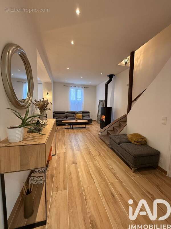 Maison 207 m² à Crecy-La-Chapelle  - photo 6